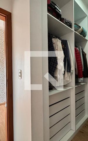 Casa à venda com 212m², 3 quartos e 5 vagas Casa à venda com 212m², 3 quartos e 5 vagasCloset da suíte 3