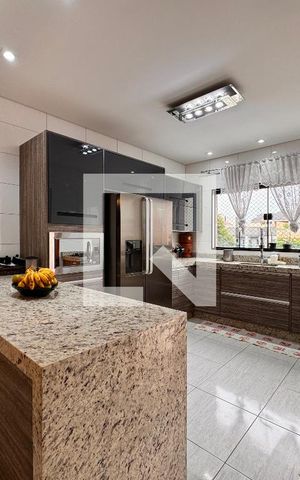 Casa à venda com 212m², 3 quartos e 5 vagas Casa à venda com 212m², 3 quartos e 5 vagasCozinha