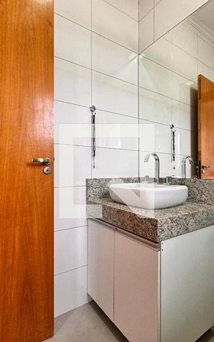 Casa à venda com 212m², 3 quartos e 5 vagas Casa à venda com 212m², 3 quartos e 5 vagasBanheiro da Suíte 2