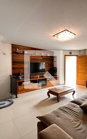 Casa à venda com 212m², 3 quartos e 5 vagas Casa à venda com 212m², 3 quartos e 5 vagasSala
