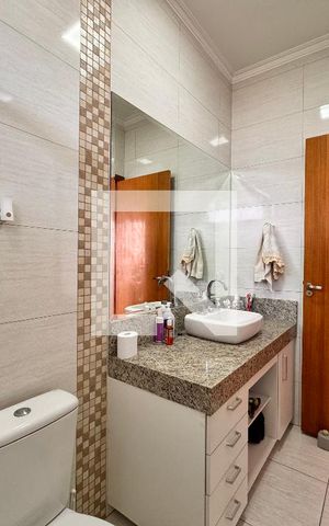 Casa à venda com 212m², 3 quartos e 5 vagas Casa à venda com 212m², 3 quartos e 5 vagasBanheiro da Suíte 3