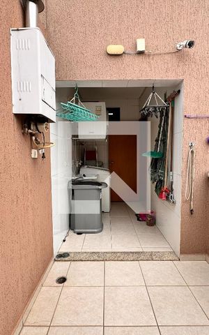 Casa à venda com 212m², 3 quartos e 5 vagas Casa à venda com 212m², 3 quartos e 5 vagasLavanderia