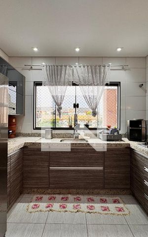 Casa à venda com 212m², 3 quartos e 5 vagas Casa à venda com 212m², 3 quartos e 5 vagasCozinha