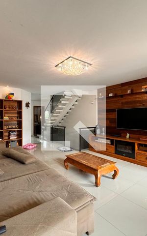 Casa à venda com 212m², 3 quartos e 5 vagas Casa à venda com 212m², 3 quartos e 5 vagasSala