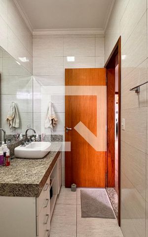 Casa à venda com 212m², 3 quartos e 5 vagas Casa à venda com 212m², 3 quartos e 5 vagasBanheiro da Suíte 3
