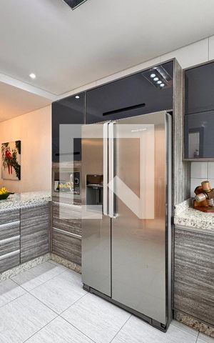 Casa à venda com 212m², 3 quartos e 5 vagas Casa à venda com 212m², 3 quartos e 5 vagasCozinha