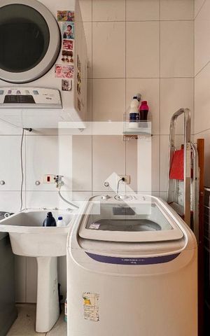 Casa à venda com 212m², 3 quartos e 5 vagas Casa à venda com 212m², 3 quartos e 5 vagasLavanderia