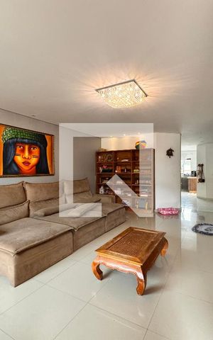Casa à venda com 212m², 3 quartos e 5 vagas Casa à venda com 212m², 3 quartos e 5 vagasSala