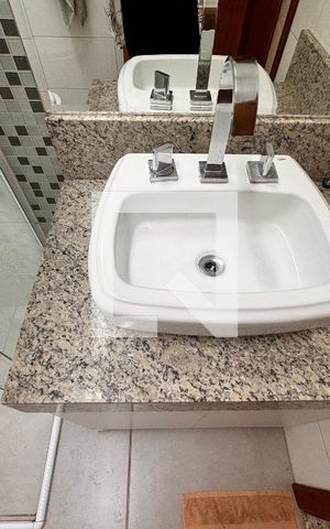 Casa à venda com 212m², 3 quartos e 5 vagas Casa à venda com 212m², 3 quartos e 5 vagasBanheiro da Suíte 1