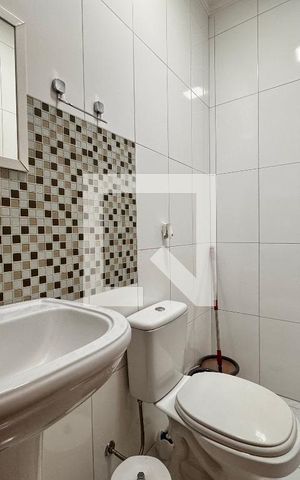 Casa à venda com 212m², 3 quartos e 5 vagas Casa à venda com 212m², 3 quartos e 5 vagasBanheiro de serviço
