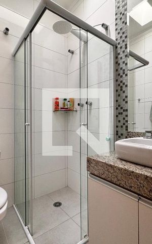 Casa à venda com 212m², 3 quartos e 5 vagas Casa à venda com 212m², 3 quartos e 5 vagasBanheiro da Suíte 1