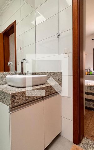 Casa à venda com 212m², 3 quartos e 5 vagas Casa à venda com 212m², 3 quartos e 5 vagasBanheiro da Suíte 1