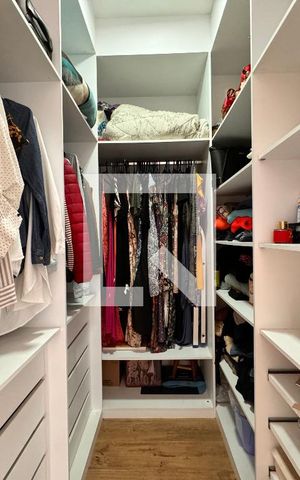 Casa à venda com 212m², 3 quartos e 5 vagas Casa à venda com 212m², 3 quartos e 5 vagasCloset da suíte 3