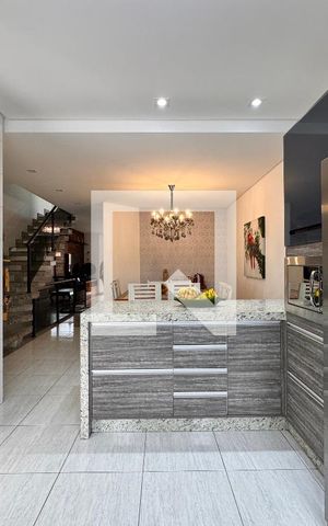 Casa à venda com 212m², 3 quartos e 5 vagas Casa à venda com 212m², 3 quartos e 5 vagasCozinha