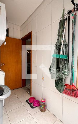Casa à venda com 212m², 3 quartos e 5 vagas Casa à venda com 212m², 3 quartos e 5 vagasLavanderia
