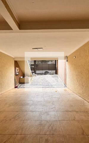 Casa à venda com 212m², 3 quartos e 5 vagas Casa à venda com 212m², 3 quartos e 5 vagasGaragem