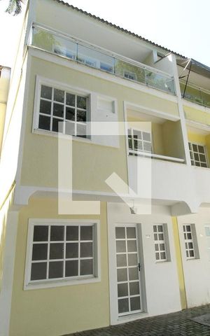 Casa de condomínio à venda com 81m², 3 quartos e 1 vagaFrente da casa
