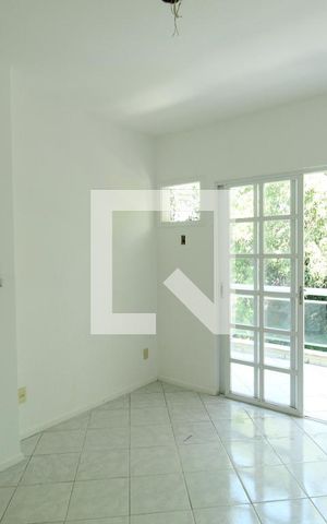 Casa de condomínio à venda com 81m², 3 quartos e 1 vagaSuíte 