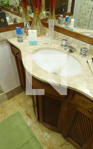 Apartamento à venda com 103m², 3 quartos e 2 vagasBanheiro social