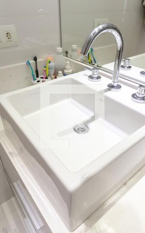 Apartamento à venda com 130m², 3 quartos e 3 vagasBanheiro da Suíte 2