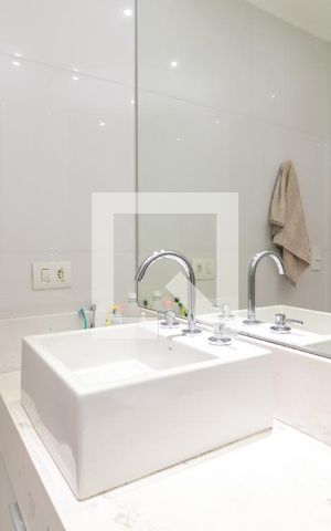 Apartamento à venda com 130m², 3 quartos e 3 vagasBanheiro da Suíte 2