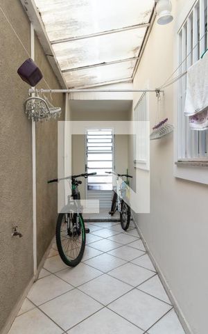 Casa à venda com 150m², 3 quartos e 2 vagasCorredor Lateral