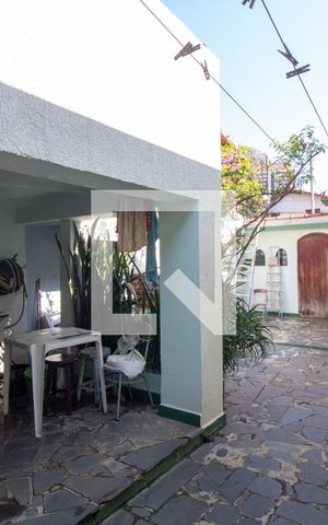Casa à venda com 220m², 2 quartos e 2 vagas Casa à venda com 220m², 2 quartos e 2 vagasÁrea de Serviço