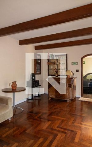 Casa à venda com 220m², 2 quartos e 2 vagas Casa à venda com 220m², 2 quartos e 2 vagasSala