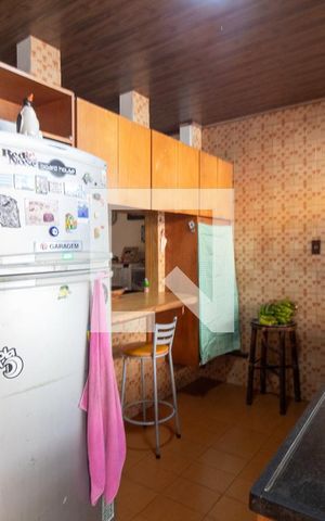Casa à venda com 220m², 2 quartos e 2 vagas Casa à venda com 220m², 2 quartos e 2 vagasCozinha