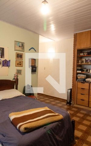 Casa à venda com 220m², 2 quartos e 2 vagas Casa à venda com 220m², 2 quartos e 2 vagasQuarto 2 - Suíte