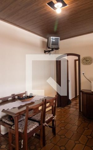 Casa à venda com 220m², 2 quartos e 2 vagas Casa à venda com 220m², 2 quartos e 2 vagasSala de Jantar
