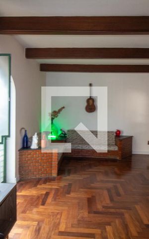 Casa à venda com 220m², 2 quartos e 2 vagas Casa à venda com 220m², 2 quartos e 2 vagasSala