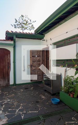 Casa à venda com 220m², 2 quartos e 2 vagas Casa à venda com 220m², 2 quartos e 2 vagasQuintal