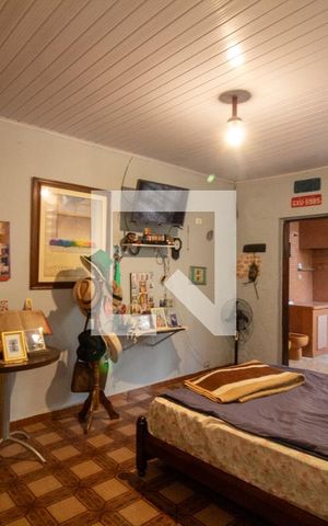Casa à venda com 220m², 2 quartos e 2 vagas Casa à venda com 220m², 2 quartos e 2 vagasQuarto 2 - Suíte
