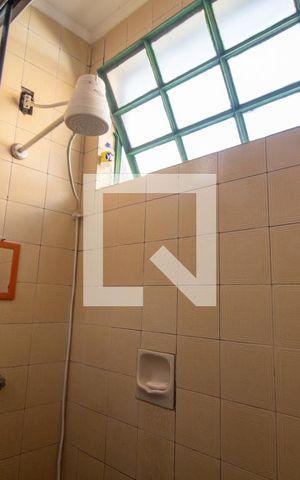 Casa à venda com 220m², 2 quartos e 2 vagas Casa à venda com 220m², 2 quartos e 2 vagasBanheiro