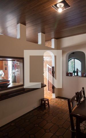 Casa à venda com 220m², 2 quartos e 2 vagas Casa à venda com 220m², 2 quartos e 2 vagasSala de Jantar