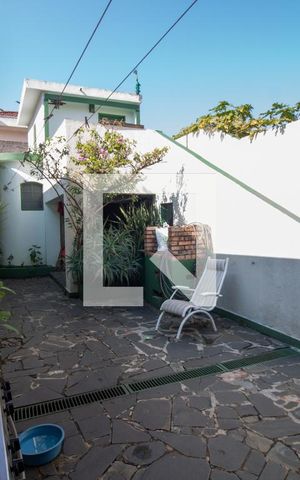 Casa à venda com 220m², 2 quartos e 2 vagas Casa à venda com 220m², 2 quartos e 2 vagasQuintal