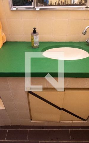 Casa à venda com 220m², 2 quartos e 2 vagas Casa à venda com 220m², 2 quartos e 2 vagasBanheiro