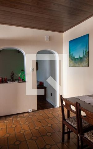 Casa à venda com 220m², 2 quartos e 2 vagas Casa à venda com 220m², 2 quartos e 2 vagasSala de Jantar