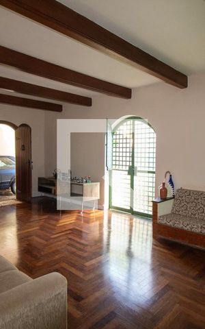 Casa à venda com 220m², 2 quartos e 2 vagas Casa à venda com 220m², 2 quartos e 2 vagasSala