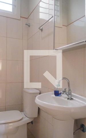 Casa à venda com 450m², 5 quartos e 4 vagas Casa à venda com 450m², 5 quartos e 4 vagasLavabo 2