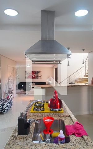 Casa à venda com 450m², 5 quartos e 4 vagas Casa à venda com 450m², 5 quartos e 4 vagasCozinha