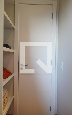Casa à venda com 450m², 5 quartos e 4 vagas Casa à venda com 450m², 5 quartos e 4 vagasCloset da suíte 4