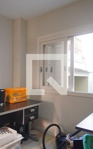 Casa à venda com 450m², 5 quartos e 4 vagas Casa à venda com 450m², 5 quartos e 4 vagasQuarto de Serviço