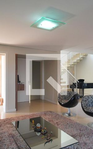 Casa à venda com 450m², 5 quartos e 4 vagas Casa à venda com 450m², 5 quartos e 4 vagasSala