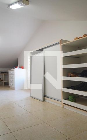 Casa à venda com 450m², 5 quartos e 4 vagas Casa à venda com 450m², 5 quartos e 4 vagasTerraço