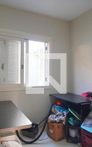 Casa à venda com 450m², 5 quartos e 4 vagas Casa à venda com 450m², 5 quartos e 4 vagasQuarto de Serviço