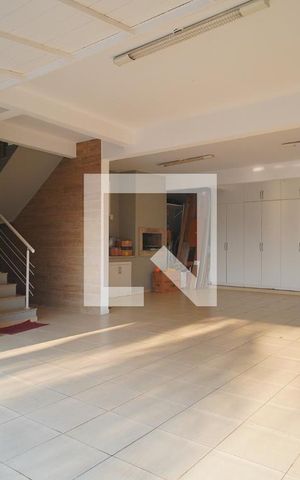 Casa à venda com 450m², 5 quartos e 4 vagas Casa à venda com 450m², 5 quartos e 4 vagasGaragem