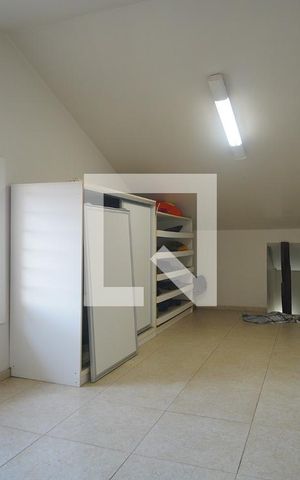 Casa à venda com 450m², 5 quartos e 4 vagas Casa à venda com 450m², 5 quartos e 4 vagasTerraço