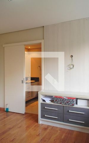 Casa à venda com 450m², 5 quartos e 4 vagas Casa à venda com 450m², 5 quartos e 4 vagasSuíte 2